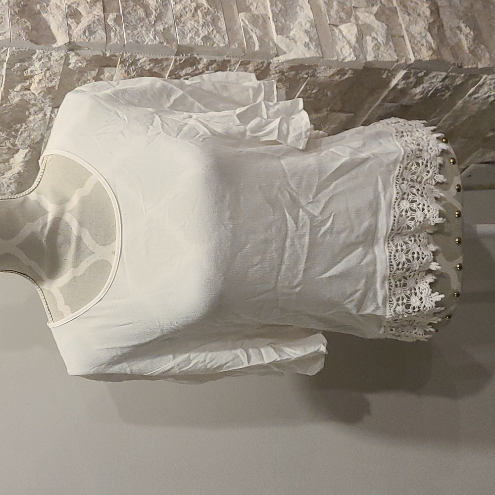 Entro short-sleeved Top with crochet bottom